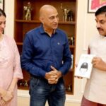 मुख्यमंत्री डॉ.यादव ने क्रिकेटर और कोच अमय खुरासिया की पुस्तक 74 वर्ष बाद पुस्तक का विमोचन किया