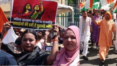 महिला अधिकार के लिए सड़क पर उतरे मुख्यमंत्री योगी आदित्यनाथ