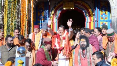 केदारनाथ धाम के कपाट खुले, महादेव के जयकारे से गूंज उठा वातावरण, हुई पुष्प वर्षा