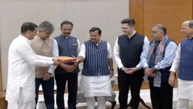 बीजेपी में शामिल हुए राघव चड्ढा, राज्यसभा सांसद राघव चड्ढा, संदीप पाठक और अशोक मित्तल, नितिन नवीन ने खिलाई मिठाई