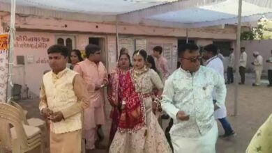 जामनगर में दुल्हन ने शादी से पहले किया मतदान, लोकतंत्र की मिसाल