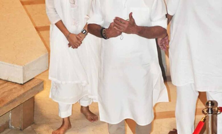 मुंबई में अंतिम विदाई की तैयारी, दिग्गज गायिका आशा भोसले को श्रद्धांजलि देने उमड़े सेलेब्स