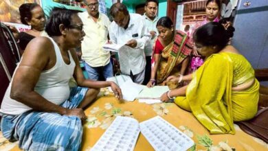 तहसीलदार का अनोखा स्वागत: प्रगणकों को दिए प्याज-टॉवेल, लौटने पर मिलेगा नींबू शरबत