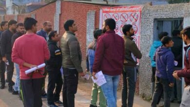 Madhya Pradesh Public Service Commission परीक्षा में सख्ती: सेंटर गेट पर उतरवाए टॉप्स, कलावा भी कटवाया