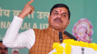 PM मोदी पर खड़गे की विवादित टिप्पणी पर सीएम मोहन की तीखी प्रतिक्रिया, कांग्रेस अध्यक्ष से माफी की मांग