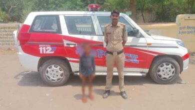 सीधी के डायल-112 हीरोज दादा से बिछड़कर रास्ता भटके मासूम को सुरक्षित परिजन से मिलाया सीधी के डायल-112 हीरोज दादा से बिछड़कर रास्ता भटके मासूम को सुरक्षित परिजन से मिलाया