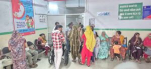 दूषित पानी और बाहर का खाना बना बीमारी की वजह, अस्पतालों में मरीजों की लंबी कतारें