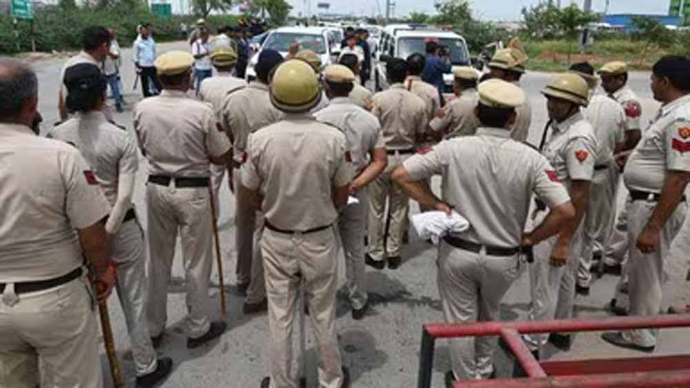 झारखंड के मोहनाद गांव में तनाव, तीन राउंड फायरिंग के बाद तीन हिरासत में