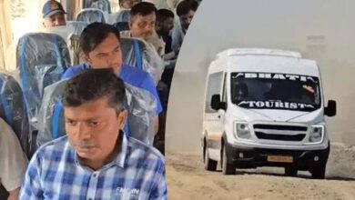 PM मोदी और CM यादव की अपील का असर: उज्जैन में अधिकारी ट्रैवलर बस से पहुंचे, 6750 का सफर सिर्फ 250 रुपये में
