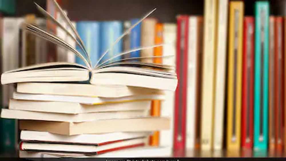 नए सिलेबस के बीच किताबों का संकट, यूपी के हजारों स्कूलों में पढ़ाई प्रभावित