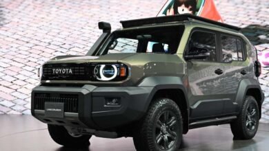 भौकाली लुक और दमदार इंजन के साथ लॉन्च हुई सबसे छोटी Toyota Land Cruiser, फीचर्स देख रह जाएंगे दंग भौकाली लुक और दमदार इंजन के साथ लॉन्च हुई सबसे छोटी Toyota Land Cruiser, फीचर्स देख रह जाएंगे दंग