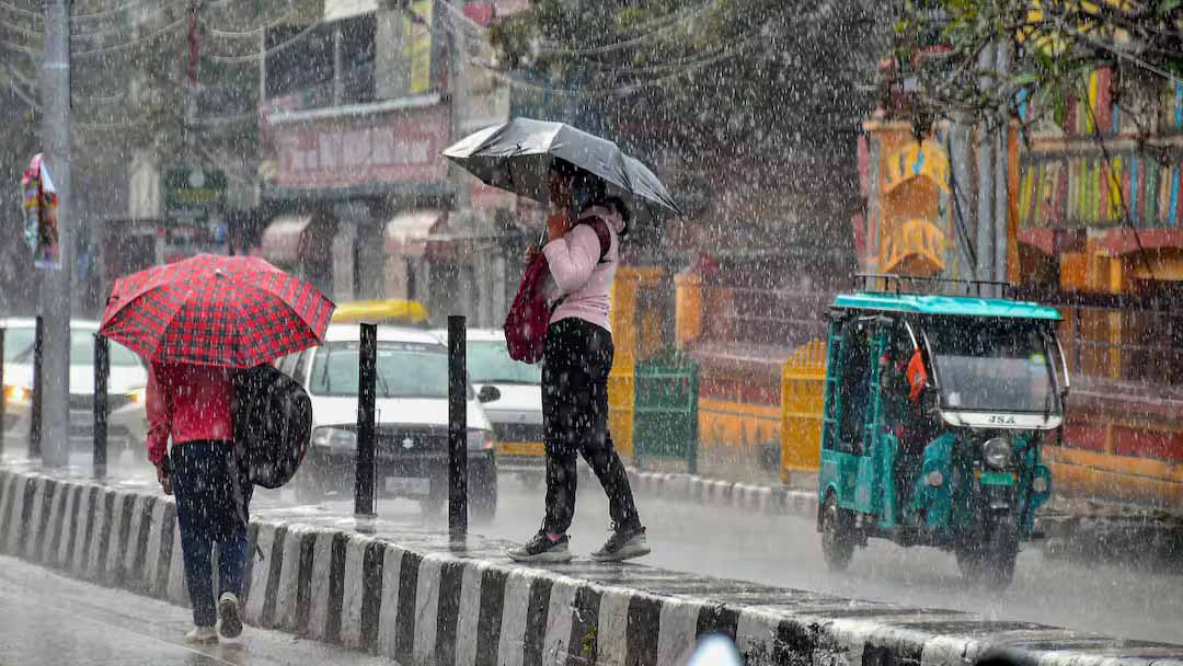 ठनका-आंधी से बिहार बेहाल: आज भी भारी बारिश का अलर्ट, 70 किमी/घंटा की रफ्तार से चल सकती है हवा