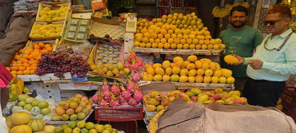 सावधान! बाजार में बिक रहे थे केमिकल वाले फल, छापेमारी में भारी मात्रा में केले जब्त