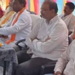 किसानों के बीच सांसद की फटकार से भड़के निरीक्षक, माइक छोड़कर बीच कार्यक्रम से निकले बाहर