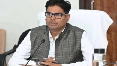 ओपी चौधरी का अनोखा अंदाज: ‘झालमुड़ी के साथ जीत का स्वाद’ वाला वीडियो वायरल