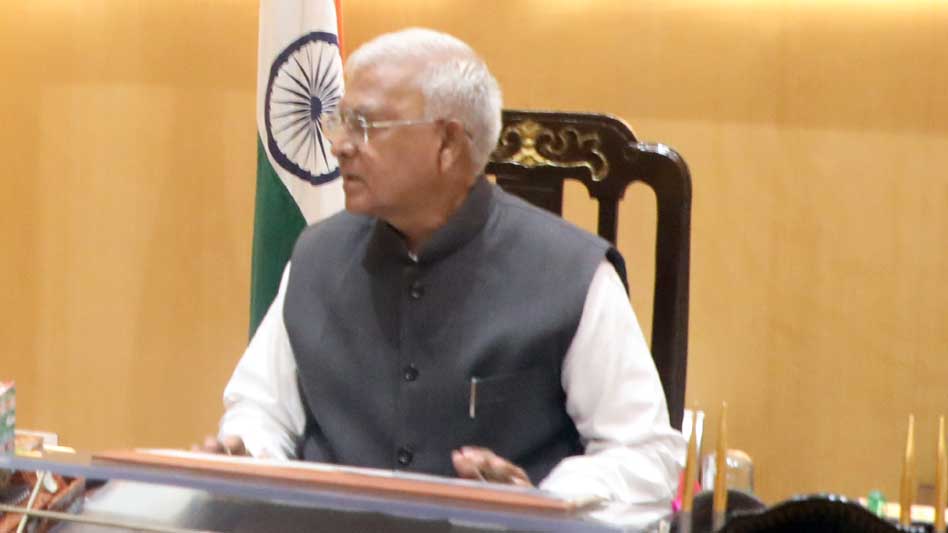 भावी जीवन में संवेदना के साथ उत्कृष्टता पर बल दे : राज्यपाल पटेल