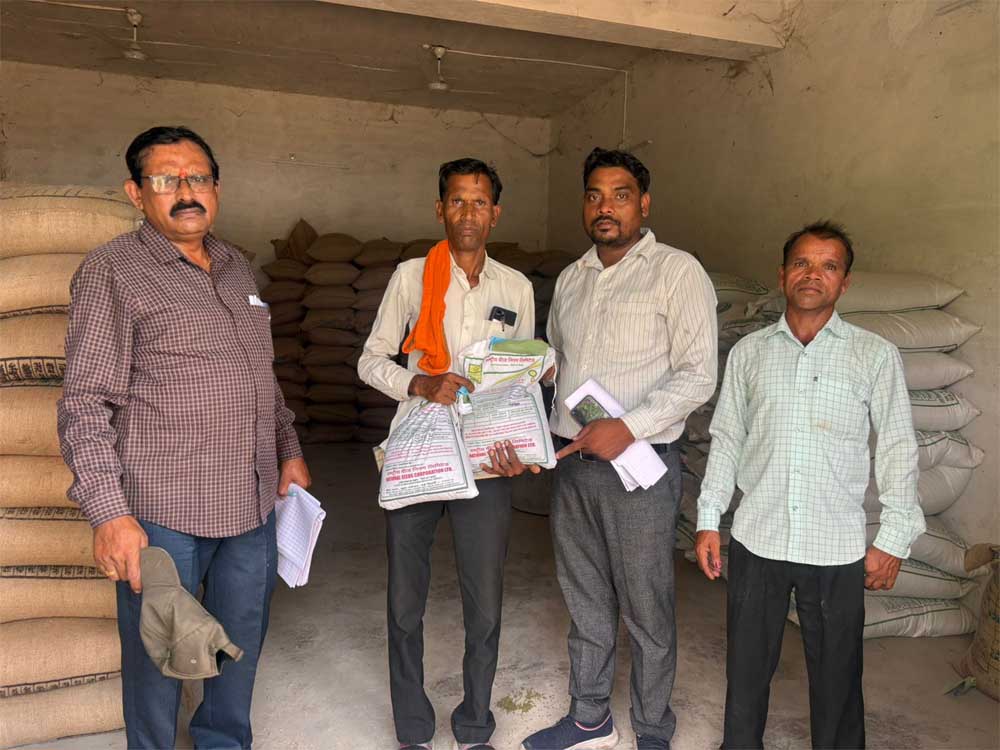 वितरण में गड़बड़ी पर प्रशासन सख्त, 8 केंद्रों पर बैन वितरण में गड़बड़ी पर प्रशासन सख्त, 8 केंद्रों पर बैन