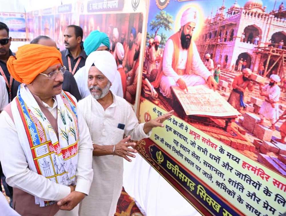 शहीदी दिवस पर गुरुद्वारा तेलीबांधा में आयोजित विशाल छबील एवं छायाचित्र प्रदर्शनी में हुए शामिल