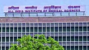 7 महीने से लकवाग्रस्त महिला को एम्स में नई जिंदगी, रीढ़ के रास्ते दी दवा से खुलीं नसें