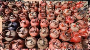 क्या गैस सिलेंडर होगा महंगा? सरकारी सब्सिडी पर पड़ेगा असर, इस रिपोर्ट ने बढ़ाई चिंता