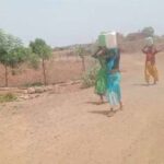बीना में गहराया जल संकट: 34 मीटर नीचे पहुंचा जलस्तर, डेढ़ किमी दूर से पानी ला रहे लोग