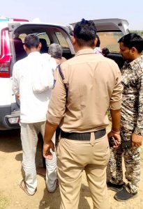 मुरैना के डायल-112 हीरोज कुएँ में गिरकर घायल हुए 45 वर्षीय व्यक्ति को पहुँचाया अस्पताल मुरैना के डायल-112 हीरोज कुएँ में गिरकर घायल हुए 45 वर्षीय व्यक्ति को पहुँचाया अस्पताल