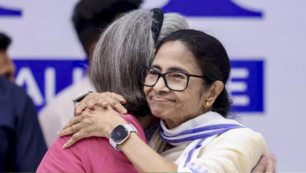TMC-Congress विलय की चर्चा पर बड़ा खुलासा, जानिए क्यों ममता बनर्जी के लिए आसान नहीं है यह फैसला