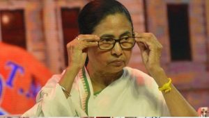 एक-एक कर छूटते गए साथी, क्या ममता बनर्जी की पकड़ TMC पर कमजोर पड़ गई है? एक-एक कर छूटते गए साथी, क्या ममता बनर्जी की पकड़ TMC पर कमजोर पड़ गई है?