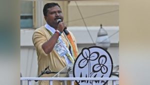 बंगाल की राजनीति में हलचल: TMC सांसद प्रकाश चिक बराइक के इस्तीफे से मचा सियासी भूचाल बंगाल की राजनीति में हलचल: TMC सांसद प्रकाश चिक बराइक के इस्तीफे से मचा सियासी भूचाल