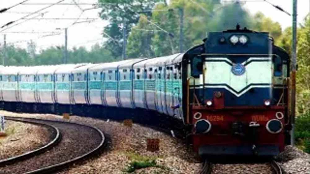 रेलवे दोहरीकरण कार्य का असर: कई प्रमुख ट्रेनें डायवर्ट, सुवंसा स्टेशन पर बढ़ाया गया इंटरसिटी का ठहराव रेलवे दोहरीकरण कार्य का असर: कई प्रमुख ट्रेनें डायवर्ट, सुवंसा स्टेशन पर बढ़ाया गया इंटरसिटी का ठहराव