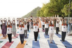 नौ चौकी पाल पर अंतरराष्ट्रीय योग दिवस का आयोजन, जनप्रतिनिधियों और हजारों नागरिकों की भागीदारी