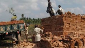 समय से पहले बारिश का असर: झज्जर के 274 ईंट भट्ठों पर संकट, करोड़ों का नुकसान