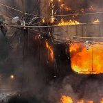 दिल्ली अग्निकांड अपडेट: बेसमेंट का दरवाजा बंद होने से बढ़ी तबाही, 37 लोगों को बचाया गया