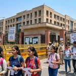 NEET 2026 में बड़ा बदलाव! परीक्षा की टाइमिंग और फॉर्मेट बदला, जानिए छात्रों को क्या होगा फायदा NEET 2026 में बड़ा बदलाव! परीक्षा की टाइमिंग और फॉर्मेट बदला, जानिए छात्रों को क्या होगा फायदा