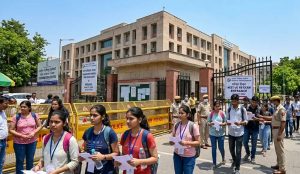 NEET 2026 में बड़ा बदलाव! परीक्षा की टाइमिंग और फॉर्मेट बदला, जानिए छात्रों को क्या होगा फायदा NEET 2026 में बड़ा बदलाव! परीक्षा की टाइमिंग और फॉर्मेट बदला, जानिए छात्रों को क्या होगा फायदा