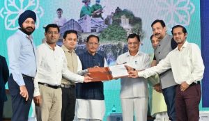 छत्तीसगढ़ में निवेशकों का भरोसा बढ़ा, 9,580 करोड़ रुपये के निवेश प्रस्ताव; सरकार ने बिछाया रेड कारपेट छत्तीसगढ़ में निवेशकों का भरोसा बढ़ा, 9,580 करोड़ रुपये के निवेश प्रस्ताव; सरकार ने बिछाया रेड कारपेट