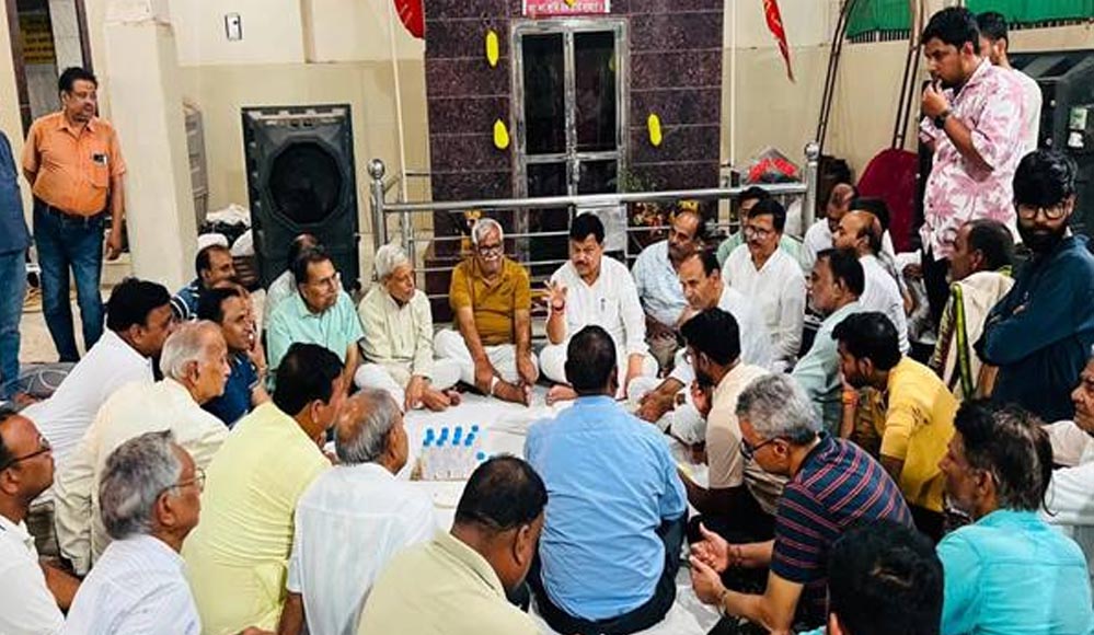 माता मंदिर में ऊर्जा मंत्री तोमर की जन चौपाल, पौधरोपण और स्वच्छता अभियान से दिया खास संदेश माता मंदिर में ऊर्जा मंत्री तोमर की जन चौपाल, पौधरोपण और स्वच्छता अभियान से दिया खास संदेश