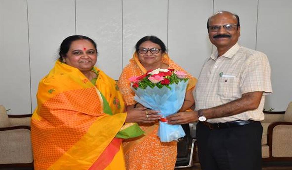 महिला सुरक्षा और गुमशुदा बालिकाओं की बरामदगी में MP पुलिस की पहल को राज्य महिला आयोग की सराहना महिला सुरक्षा और गुमशुदा बालिकाओं की बरामदगी में MP पुलिस की पहल को राज्य महिला आयोग की सराहना