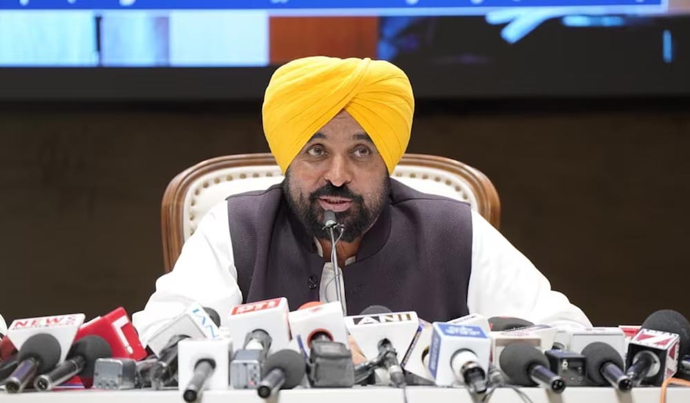 CM भगवंत मान की कैबिनेट बैठक में कई अहम निर्णय, युवाओं के लिए नौकरियां और छात्रों को बड़ी राहत CM भगवंत मान की कैबिनेट बैठक में कई अहम निर्णय, युवाओं के लिए नौकरियां और छात्रों को बड़ी राहत