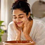 घर पर बनाएं नेचुरल फेस वॉश, बेसन, एलोवेरा और ओट्स से पाएं चमकदार और हेल्दी स्किन घर पर बनाएं नेचुरल फेस वॉश, बेसन, एलोवेरा और ओट्स से पाएं चमकदार और हेल्दी स्किन
