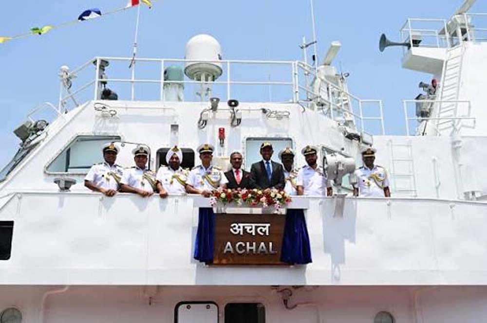 गोवा में कमीशन हुआ स्वदेशी फास्ट पेट्रोल वेसल ICGS अक्षय
