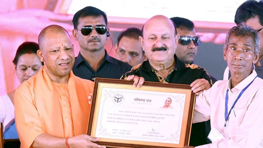 सीएम योगी ने लाभार्थियों को सौंपे प्रमाणपत्र, विभिन्न योजनाओं की सहायता राशि भी की वितरित सीएम योगी ने लाभार्थियों को सौंपे प्रमाणपत्र, विभिन्न योजनाओं की सहायता राशि भी की वितरित