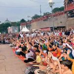 दक्षिणा नहीं, स्वच्छता का वचन चाहिए! रामघाट के पुरोहितों का अनूठा अभियान चर्चा में दक्षिणा नहीं, स्वच्छता का वचन चाहिए! रामघाट के पुरोहितों का अनूठा अभियान चर्चा में