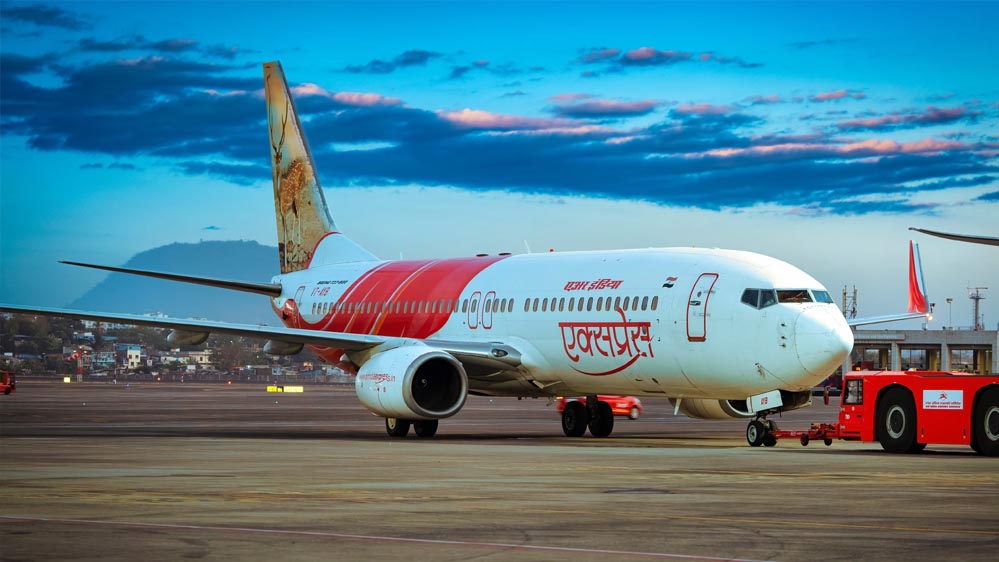 हवा में 15 चक्कर लगाने के बाद सुरक्षित उतरी एयर इंडिया एक्सप्रेस की फ्लाइट, तकनीकी खामी बनी वजह हवा में 15 चक्कर लगाने के बाद सुरक्षित उतरी एयर इंडिया एक्सप्रेस की फ्लाइट, तकनीकी खामी बनी वजह