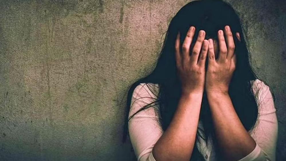 कलमा पढ़ाने के बहाने साजिश? एयरफोर्स अफसर की पत्नी ने लगाए रेप और ब्लैकमेलिंग के आरोप