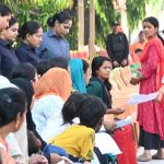 सीएम योगी ने गोरखनाथ मंदिर में लगातार दूसरे दिन आयोजित ‘जनता दर्शन’ में 200 लोगों की सुनी समस्याएं