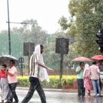 तेज गर्मी और चिपचिपी उमस से बेहाल दिल्ली, अगले 7 दिन मौसम में बड़े बदलाव के आसार नहीं