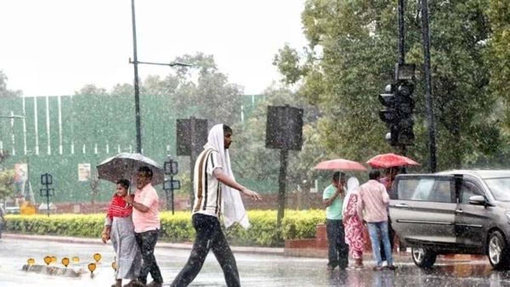 तेज गर्मी और चिपचिपी उमस से बेहाल दिल्ली, अगले 7 दिन मौसम में बड़े बदलाव के आसार नहीं