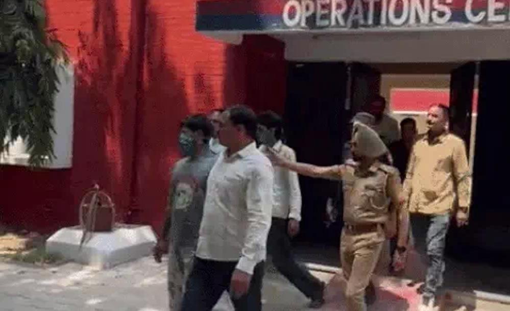 अंतरराज्यीय हथियार तस्करी गैंग पर पुलिस का शिकंजा, चंडीगढ़ से 3 आरोपी दबोचे गए अंतरराज्यीय हथियार तस्करी गैंग पर पुलिस का शिकंजा, चंडीगढ़ से 3 आरोपी दबोचे गए