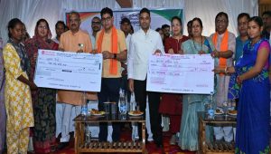 जनकल्याणकारी योजनाओं से बदली लोगों की जिंदगी, मंत्री टंक राम वर्मा ने गिनाईं उपलब्धियां
